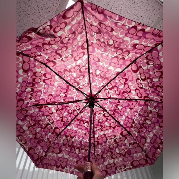 RETIRED PRE-OWNED COACH LOGO SIGNATURE PINK UMBRELLA - Picture 3 of 11